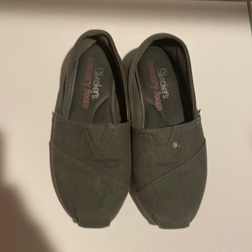 Comfortable memory foam slip ons